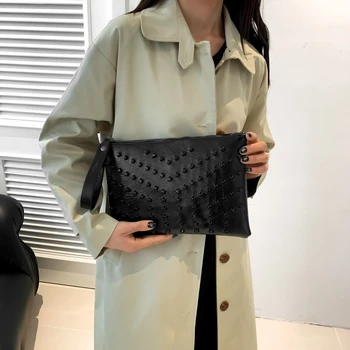 2023 Модный женский кошелек большой емкости с заклепками, роскошная дизайнерская сумочка, брендовая сумка на запястье, симпатичная кнопка
